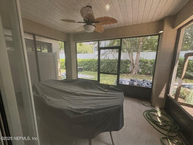 Building Photo - 13339 Solar Dr