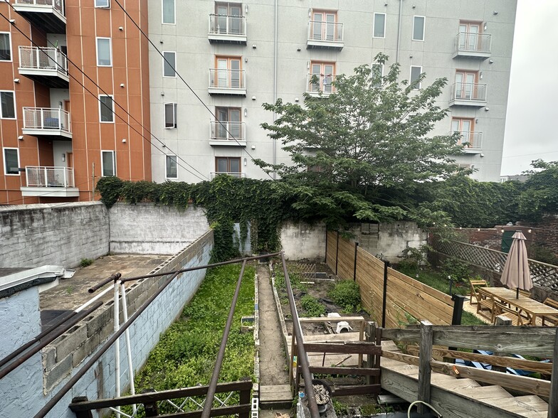 Building Photo - 917 Ellsworth St