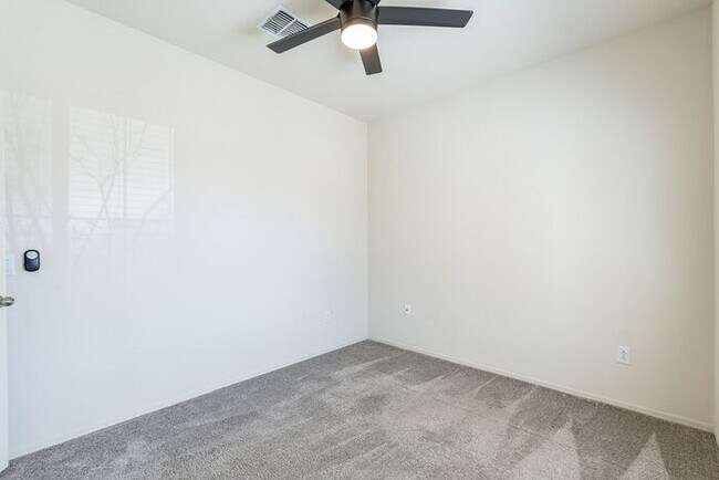 Building Photo - Pending/ Rented - Discover the perfect blend of comfort and style in Gladden Farms