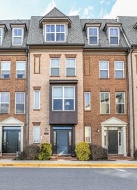 Building Photo - Stylish townhouse in ideal Frederick locat...