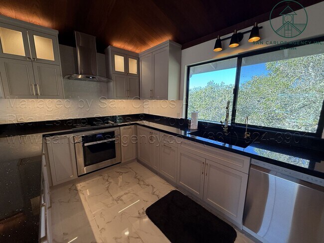 Building Photo - Impeccable Laureles Grade Estate Property with Valley Views