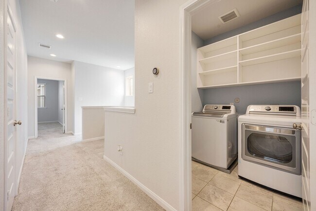 Building Photo - 3108 Planters Peak Dr