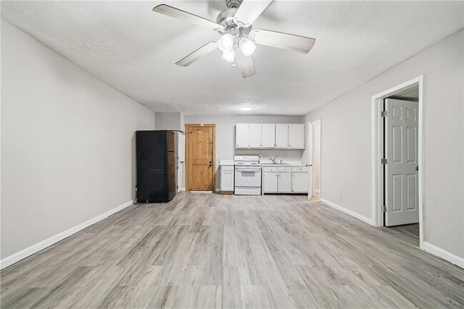 Building Photo - 212 Chandler St