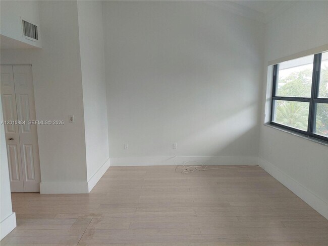 Building Photo - 255 Poinciana Island Dr