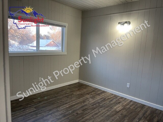 Building Photo - 123 S 12th St W