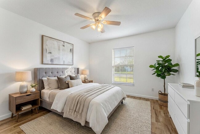 Building Photo - 655 SE Ron Rico Terrace