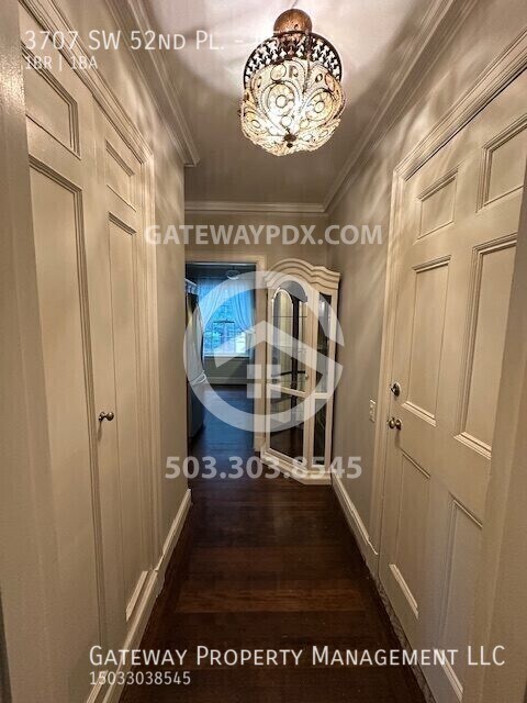 Building Photo - 3707 SW 52nd Pl