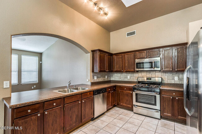 Building Photo - 12720 Cozy Prairie Ct