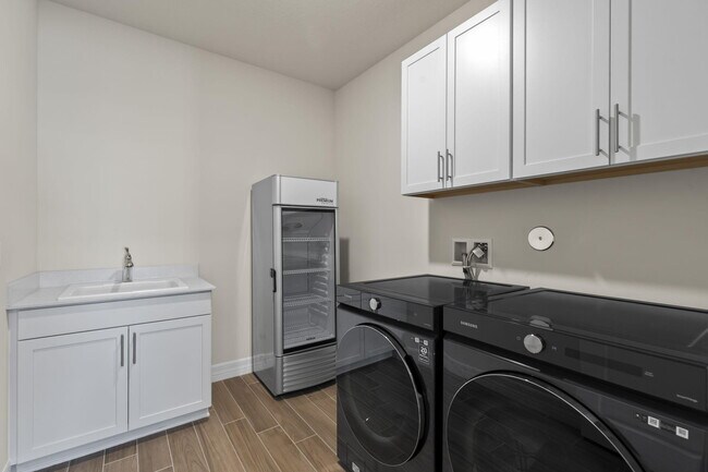 Building Photo - 10373 SW Green Turtle Ln