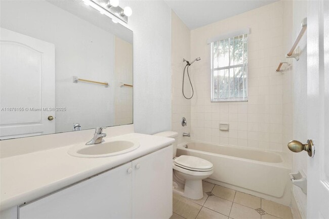 Building Photo - 1658 SE 28th Ct
