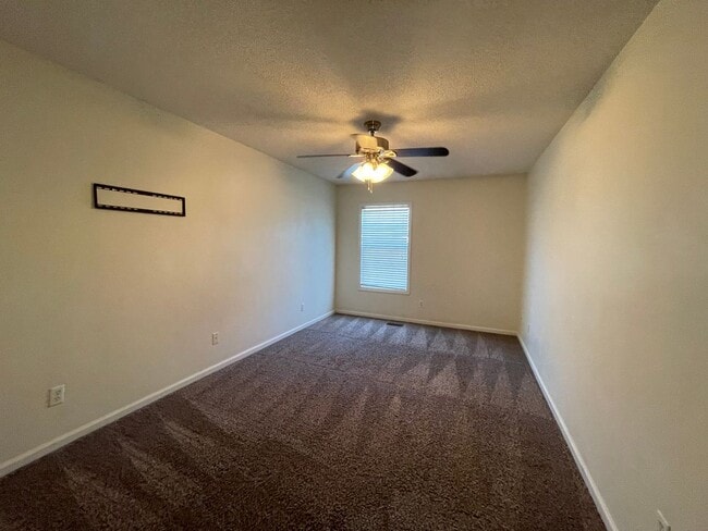 Building Photo - 118 W Briar Dr