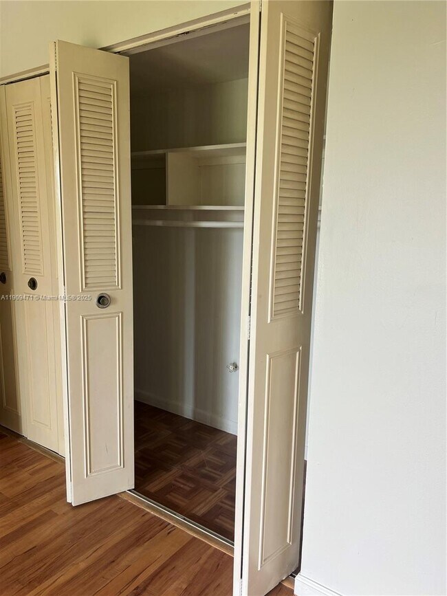 Building Photo - 500 NE 2nd St