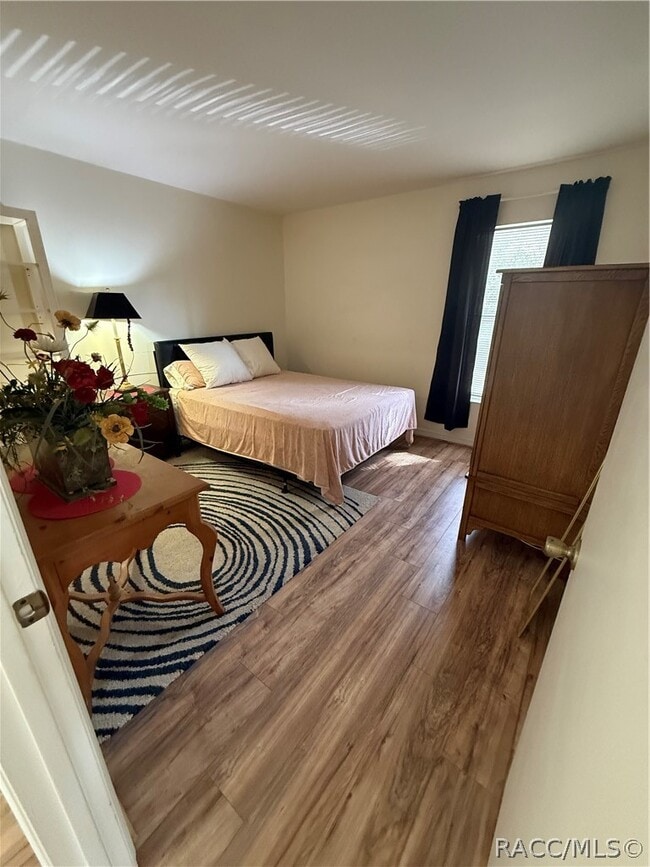 Building Photo - 955 SE Mayo Dr