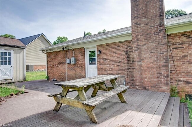 Building Photo - 1002 Phineas Dr