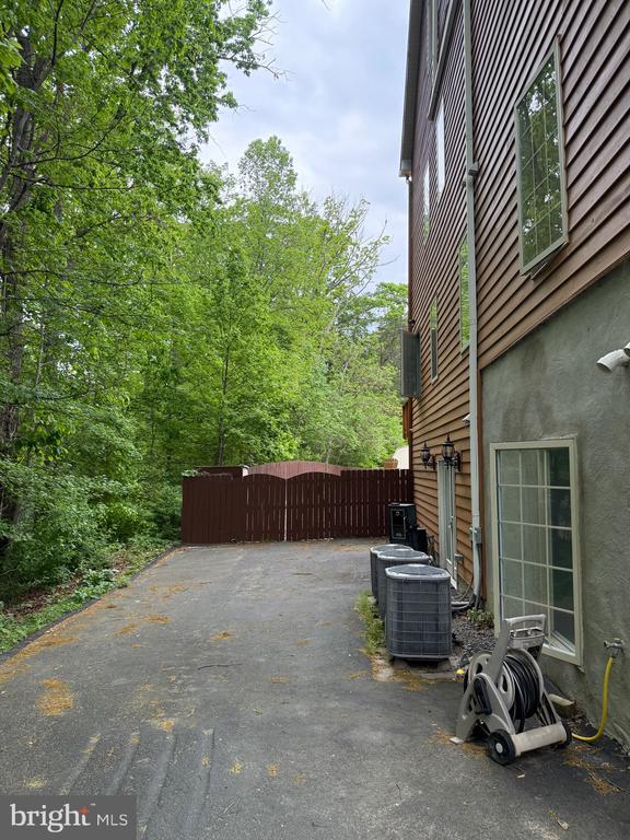 Building Photo - 4027 Bonnie Brae Ct