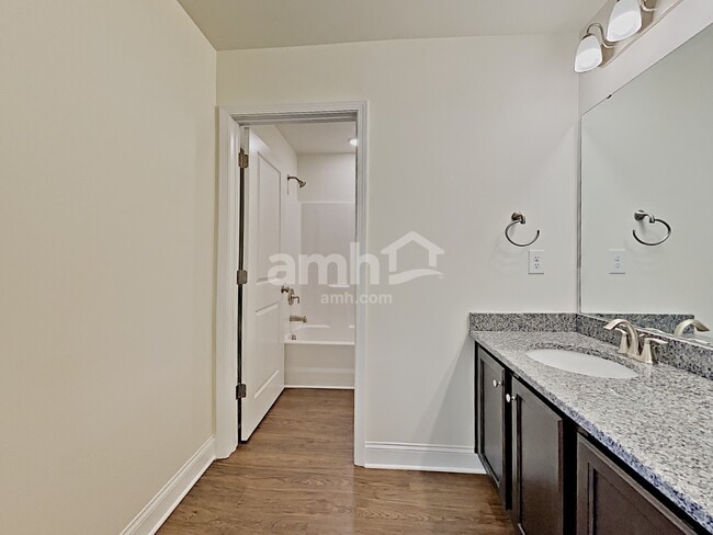 Building Photo - 142 Willowbrook Dr