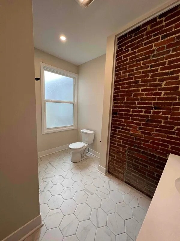 Building Photo - 521 Avery St