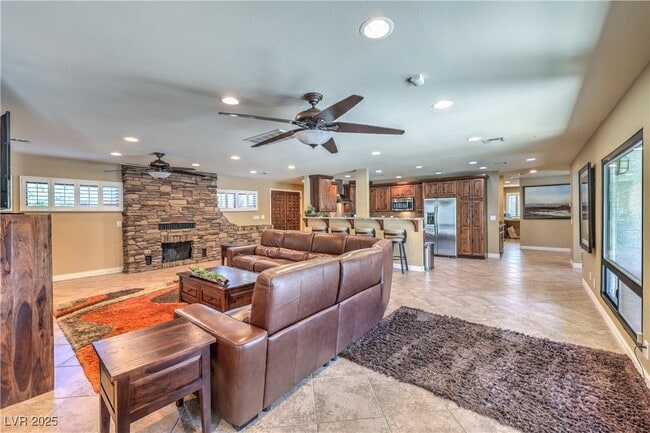 Building Photo - 2701 Alta Dr