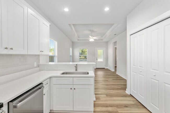 Building Photo - Historic Downtown Living – 3 Bed / 2 Bath Home