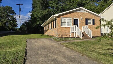Building Photo - 901 Elmira Ave