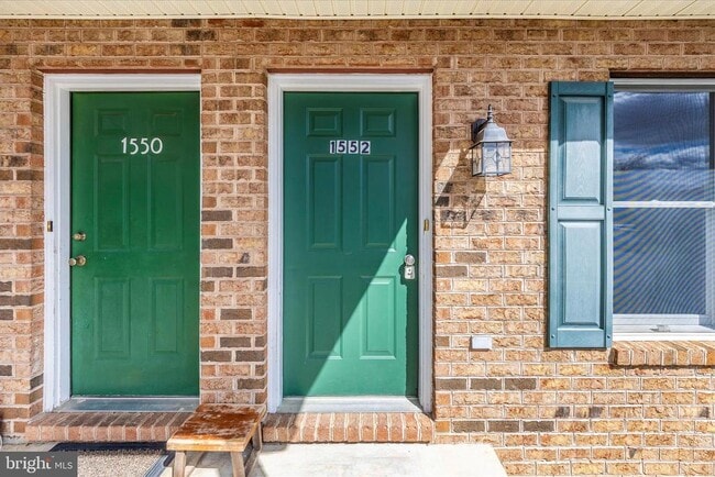 Building Photo - 1552 Crest View Ave