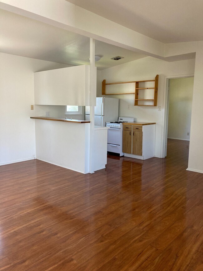 Building Photo - 1936 Stuart St