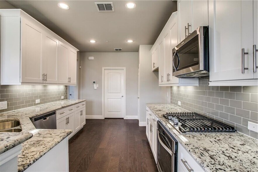 Building Photo - 4824 Pasadena Dr