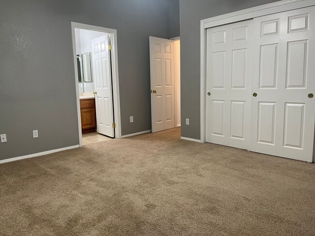 Building Photo - Corner lot in Golden Hills 3bdrm, 2 bath