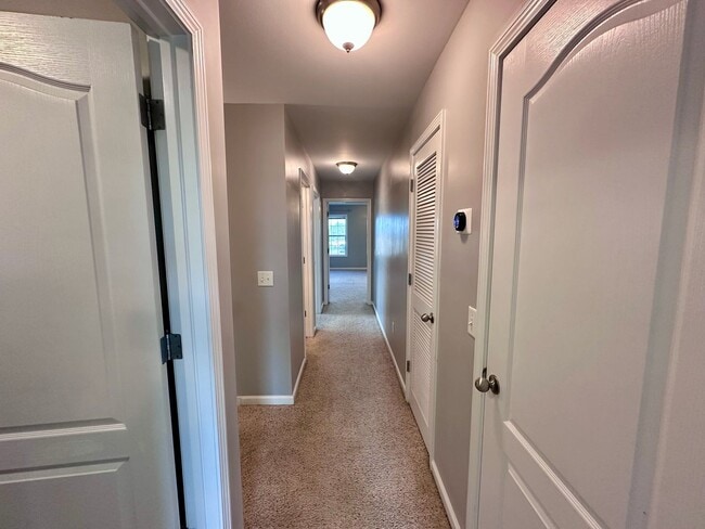 Building Photo - Available NOW -104 Planters Court