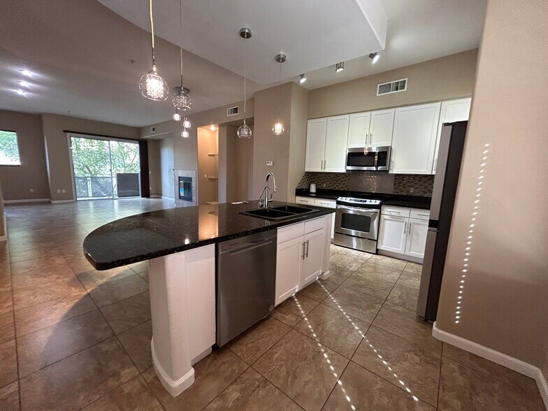 Building Photo - 6605 N 93rd Ave