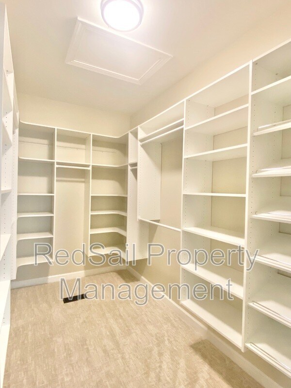 Building Photo - 809 Captain John Smith Rd