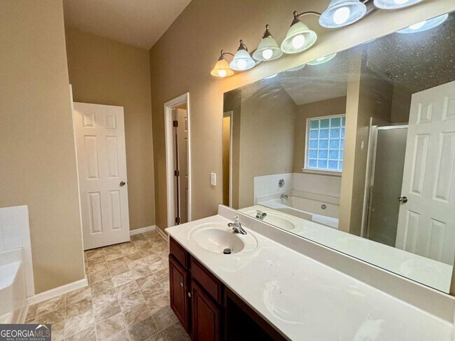 Building Photo - 345 Blackwood Ln