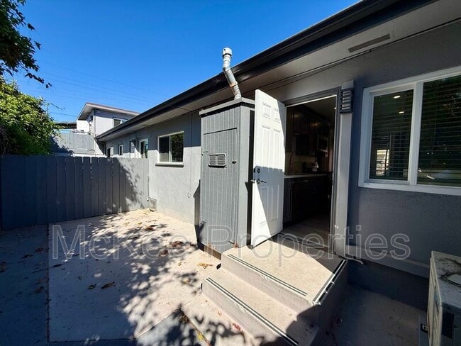 Building Photo - 1658 Cable St