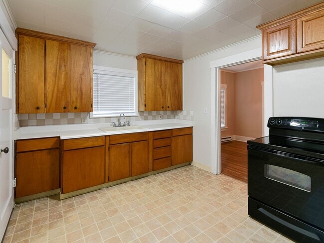 Building Photo - Beautifully Remodeled 2 Bedroom Craftsman Home near Downtown Auburn