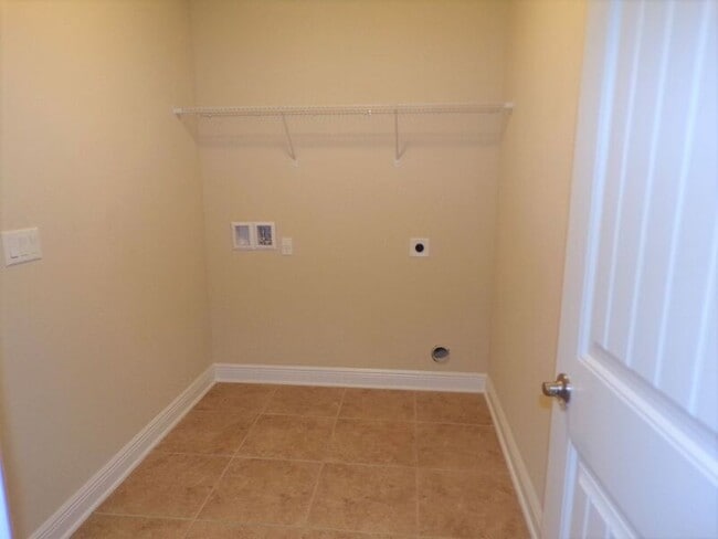 Building Photo - 5805 Maggie Rose Cir