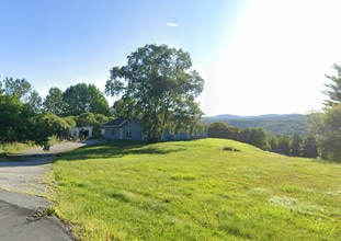 Building Photo - Beautifully maintained single-level ranch home in South Barre