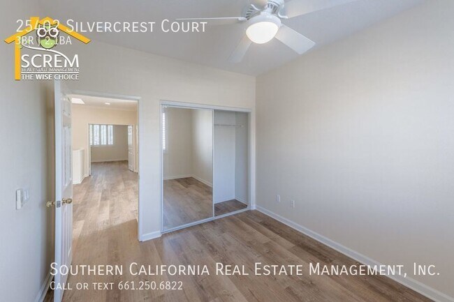 Building Photo - Three Bedroom + Loft Townhome in Gated Com...