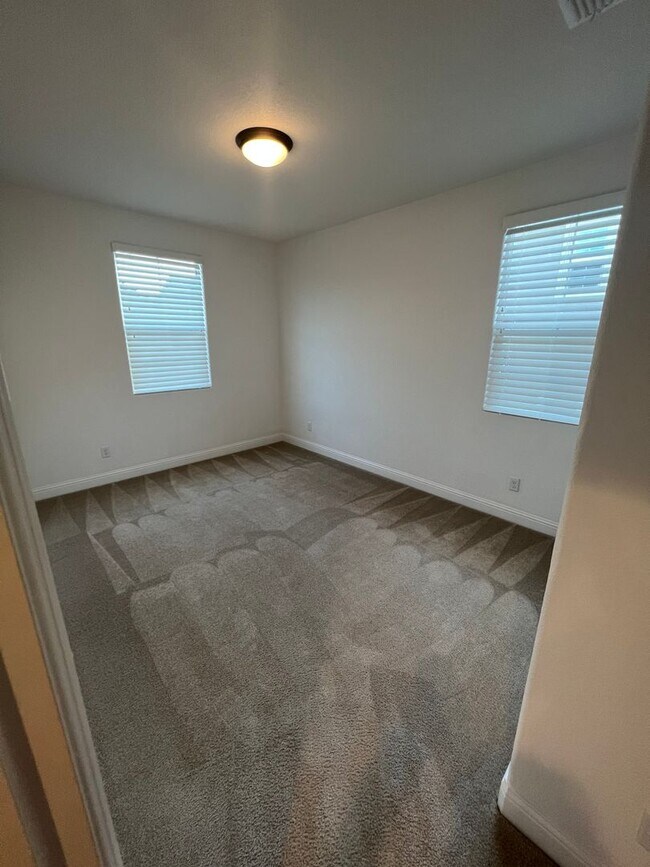 Building Photo - Spacious 4 Bedroom Home with Downstairs Bedroom and Upstairs Loft in Whitney Ranch Rocklin