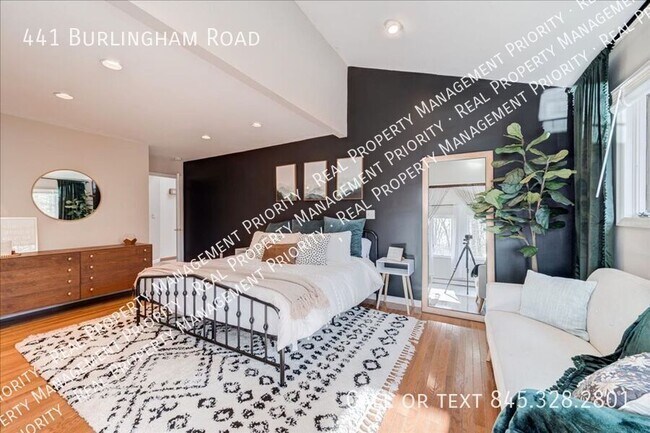 Building Photo - 441 Burlingham Rd