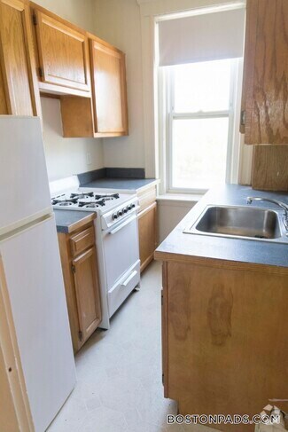 Building Photo - 1175 Boylston St