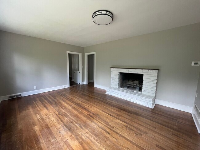 Building Photo - 5411 Garners Ferry Rd