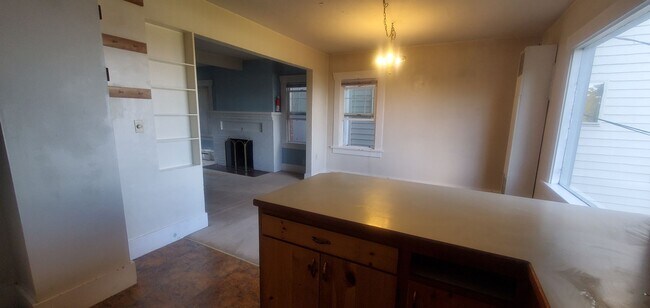 Building Photo - Bay View Living Near WWU – 1 & 3 Bedroom U...