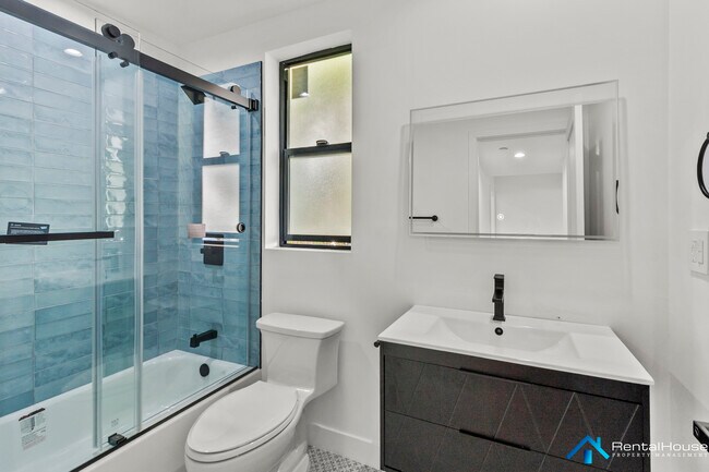 Building Photo - 2821-2822 Avenel St