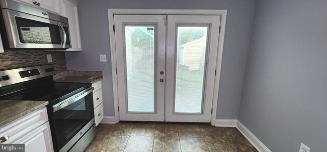 Building Photo - 483 Arwell Ct