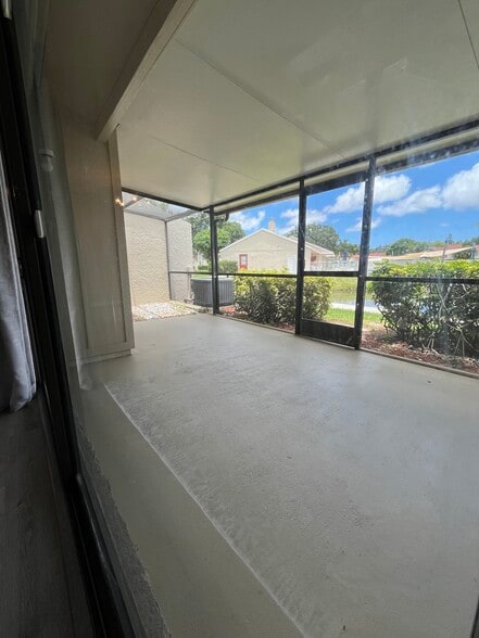 Building Photo - 1580 SW Crossing Cir