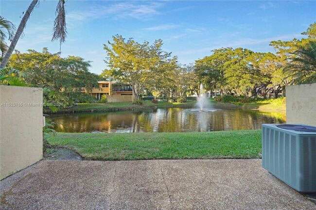 Building Photo - 701 E Coco Plum Cir
