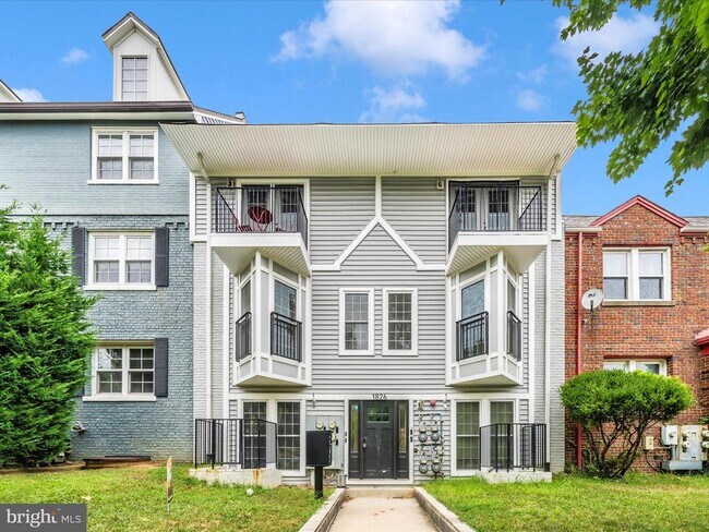 Building Photo - 1826 Independence Ave SE
