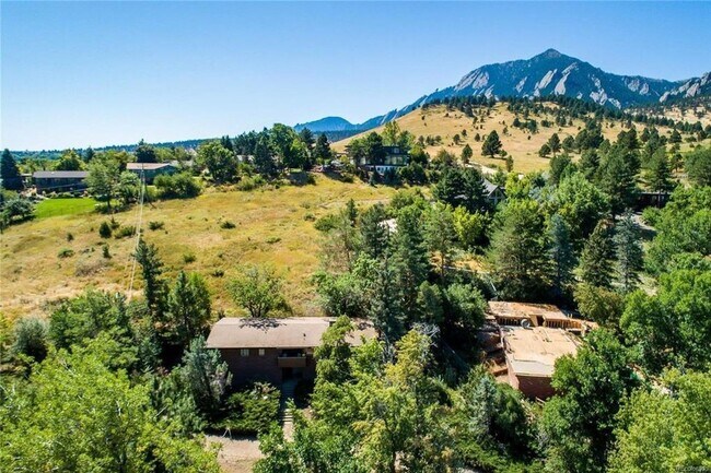 Primary Photo - Beautiful SW Boulder MCM Home with Mountai...
