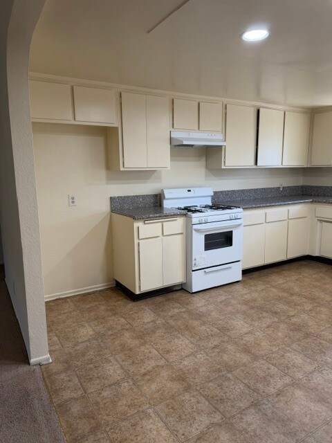 Building Photo - 317 N San Gabriel Ave