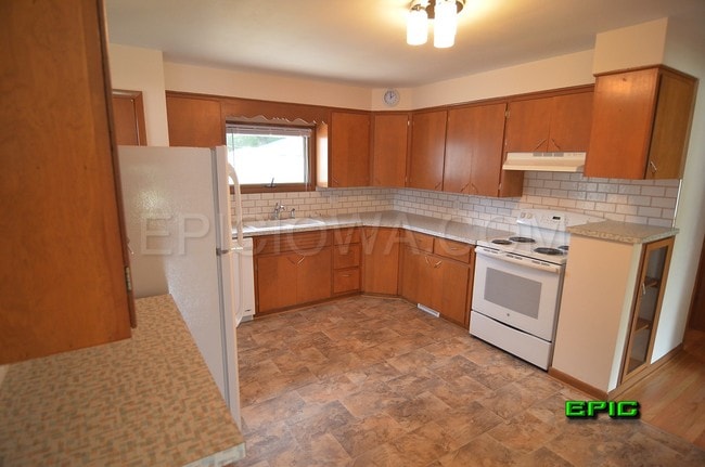 Building Photo - 401 31st St NW